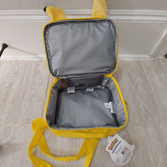 2018 POKEMON PIKACHU 3D ZIPPERED LUNCH BAG New - Picture 5 of 5